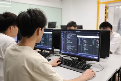 我校計算機網絡技術專業教師創新團隊成功入選省級教師創新團隊
